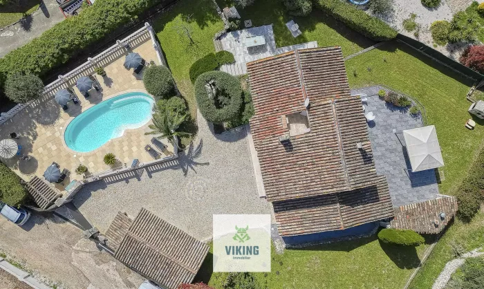 Villa de charme en pierres de taille et appartement indépendant piscine excellent état