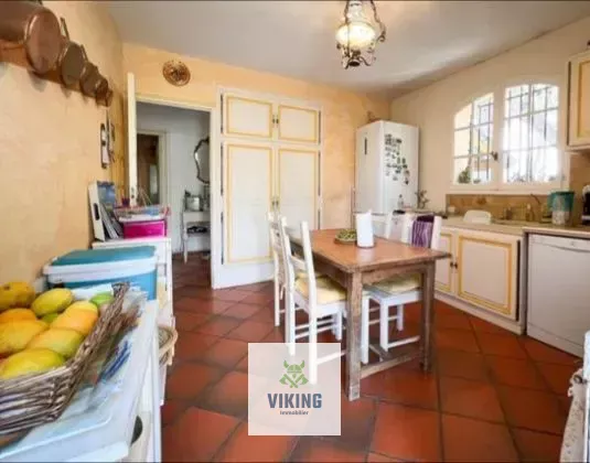 13330 Pélissanne, France