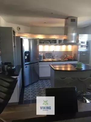 URGENT. APPART type 4 duplex dernier étage dans tress belle residence