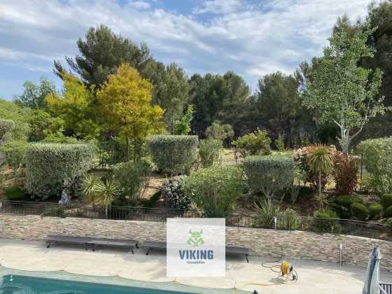 Bastide 7 pièces avec studio indépendant .